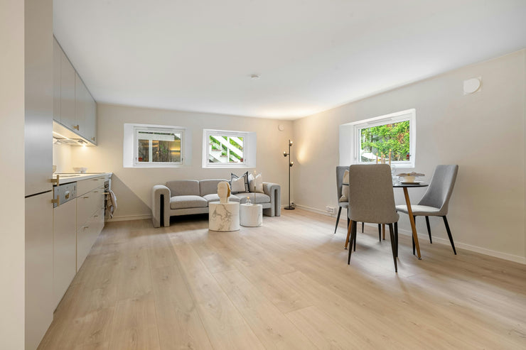 An easy guide to removing glued vinyl flooring