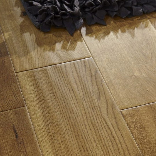 Golden Handscraped Oak : 190mm width, 14mm thickness & 3mm wear layer
