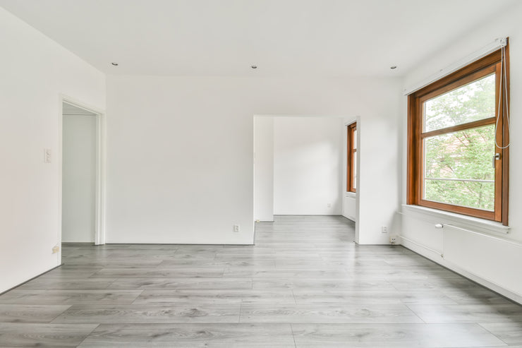 What colour walls go best with grey flooring?