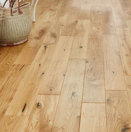 Lacquered Oak : 125mm width, 14m thickness & 3mm wear layer