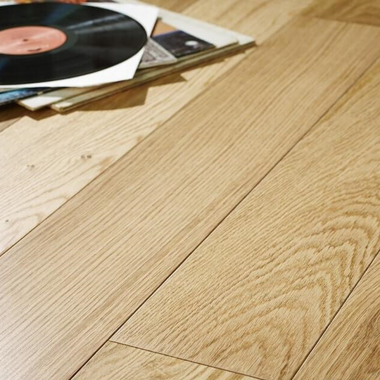 Lacquered Oak : 150mm width, 14m thickness & 3mm wear layer